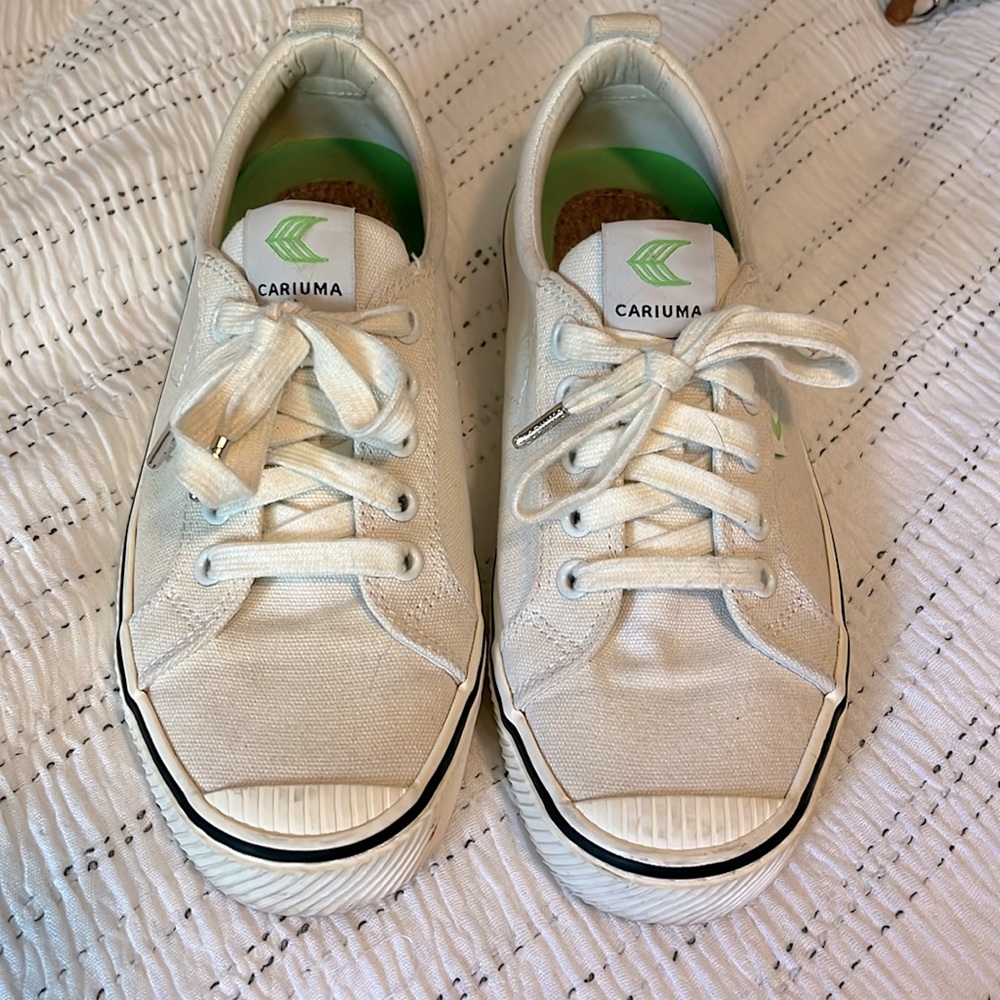 Cariuma OCA Low off-white canvas